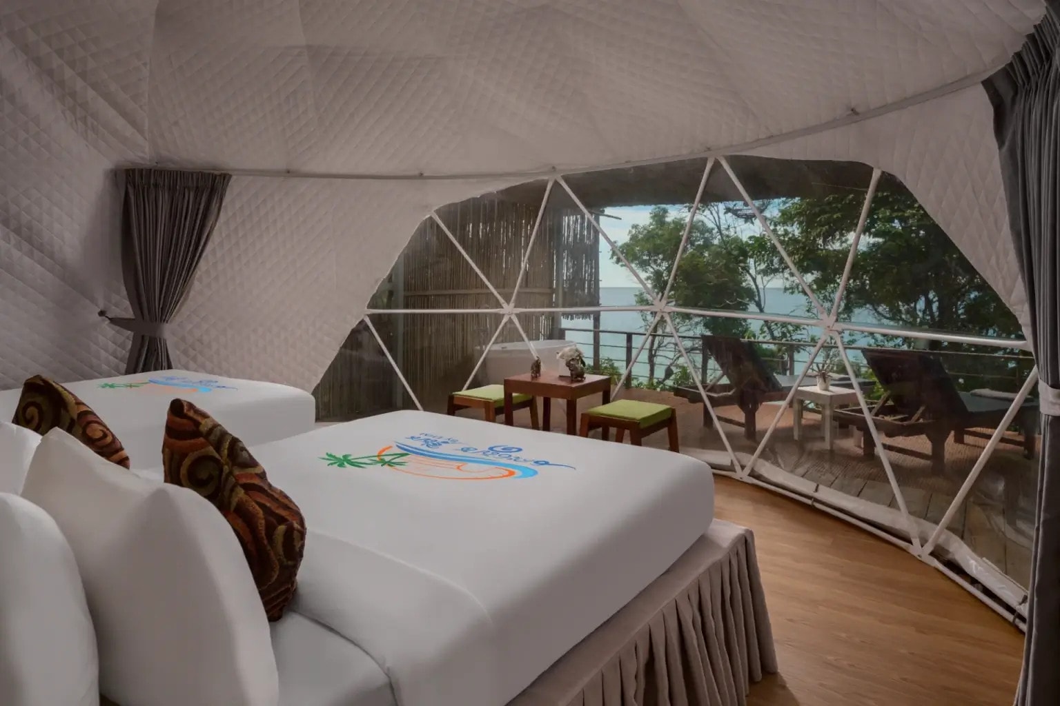 Junior Family Suite Sea View - bed