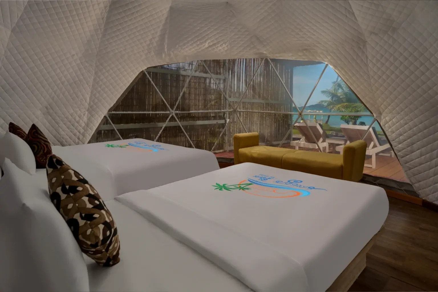 Junior Family Suite Sea View - bed side view