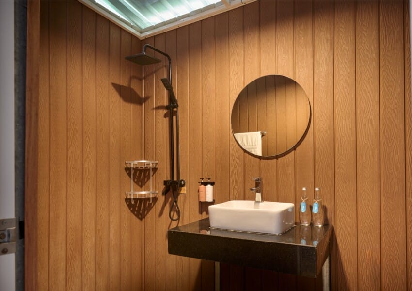 Suite with Garden View bathroom